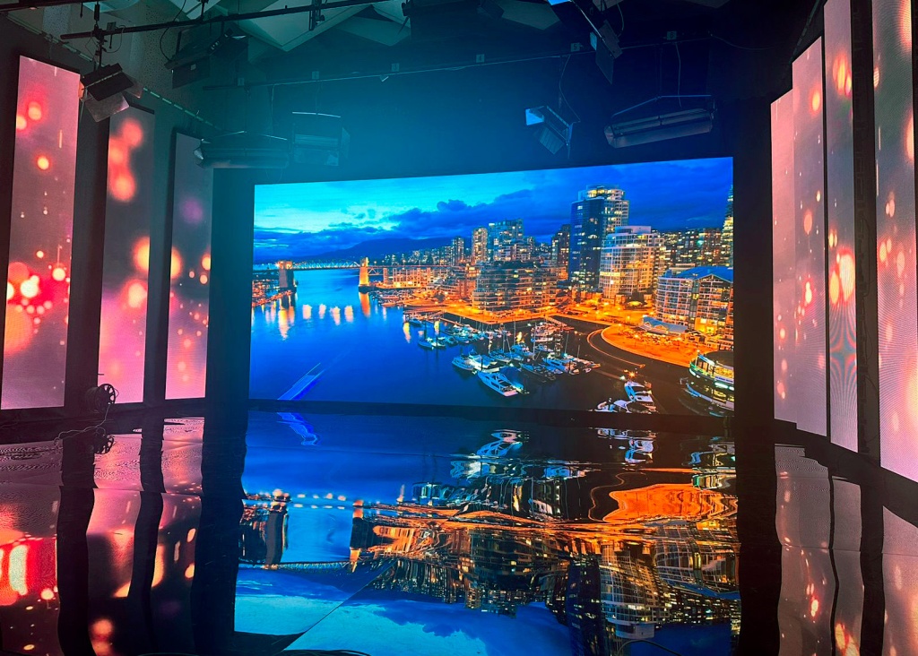 4K LED экран 10 LED кулис в телестудии 1.jpg 4K LED экран 10 LED кулис в телестудии 1.jpg